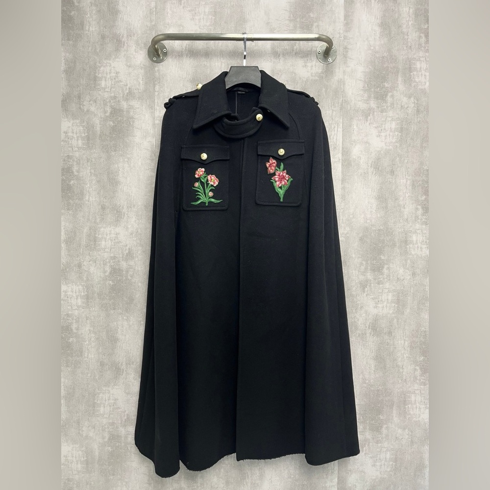 🚩steal Authentic Gucci Black Cape with Floral Embroidery